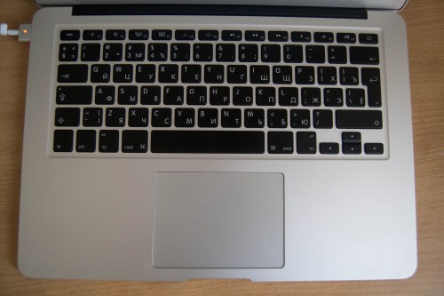  Apple A1466 MacBook Air (MD760UA/A) 