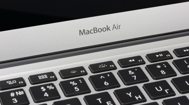   Apple A1466 MacBook Air (MD760UA/A)