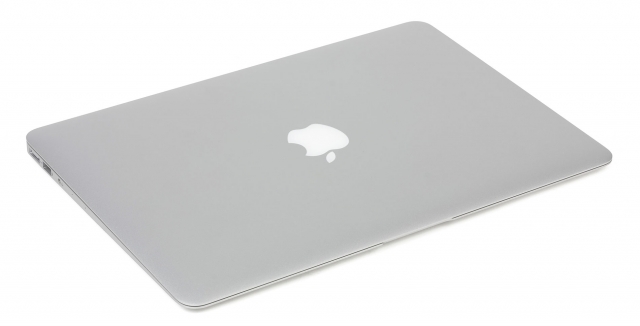   Apple A1466 MacBook Air (MD760UA/A)