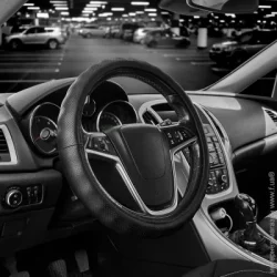 Оплетка на руль Carlife Чехол на руль 37-39см, кожа, черный, белая резина, один шов, перфорированный (SW343M)