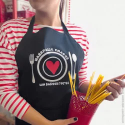 Фартук кухонные наборы, прихватки, фартуки Presentville Фартук с надписью Presentville Найкраще смакує, що бабуся готує 75x51 см (FRT_19N023)