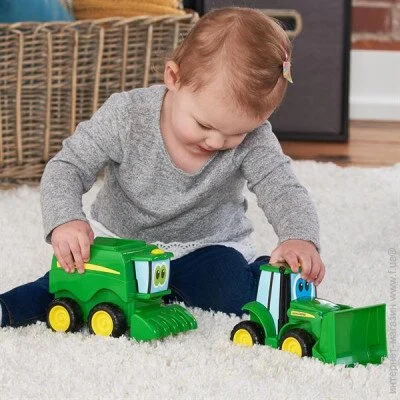 Іграшкові машинки John Deere Kids Друзі фермера 2 шт. (47193) Іграшкові машинки John Deere Kids Друзі фермера 2 шт. (47193)