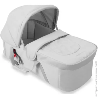  Maclaren XLR  Silver/Silver  (AM1Y160352)
