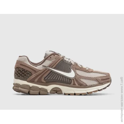    Nike Zoom Vomero 5 (HF1553-004-42.5)