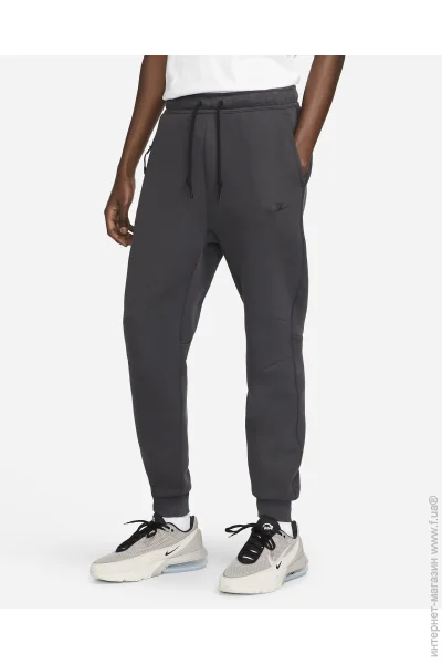   Nike Tech Fleece (FB8002-060-S)
