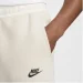  Nike Tech Fleece (FB8002-104-S)