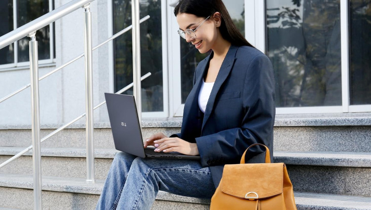 notebooks ExpertBook B1 (B1502, 13th Gen Intel) 90NX06X1-M01WW0 - маркетингове зображення