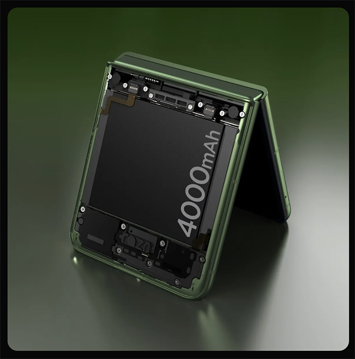   9 Moto Razr 50 ultra